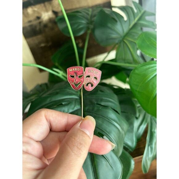 Mardi Gras Pin - Picture 3 of 4